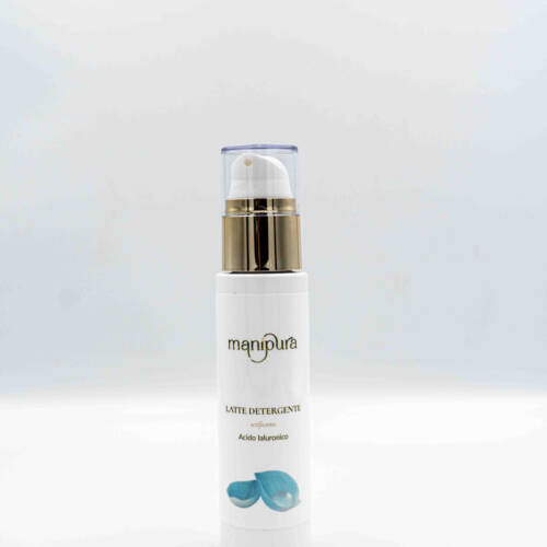 Flacone di Latte Detergente Setificante Manipura con acido ialuronico, fotografato su sfondo chiaro.