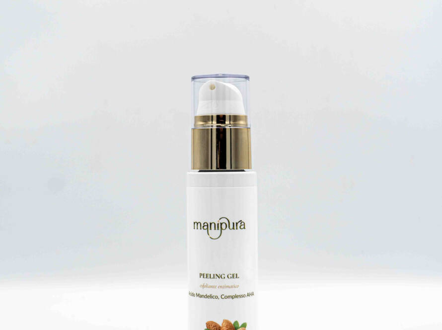 Flacone frontale del Peeling Gel Manipura con Acido Mandelico e complesso AHA, confezione airless bianca con tappo trasparente su sfondo chiaro.