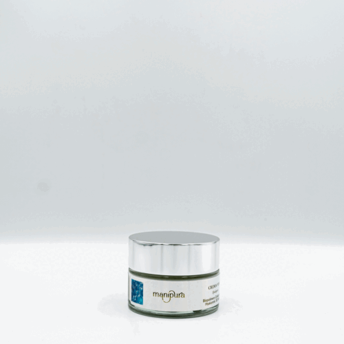 Vasetto della crema viso Liftadaptive di Manipura con tappo argentato, appoggiato su sfondo bianco.