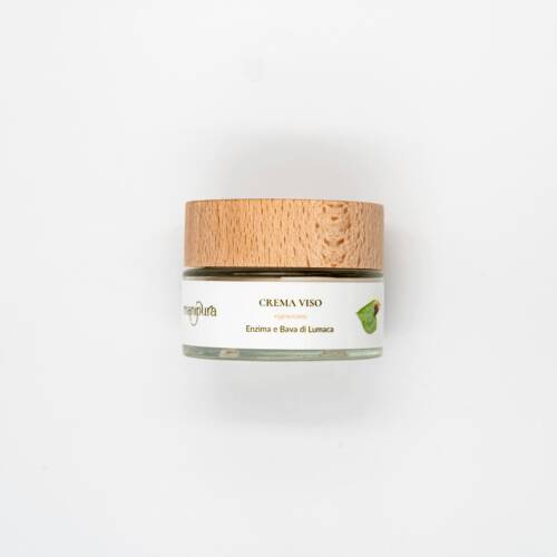 Barattolo della crema viso rigenerante Manipura con enzima e bava di lumaca su sfondo bianco.